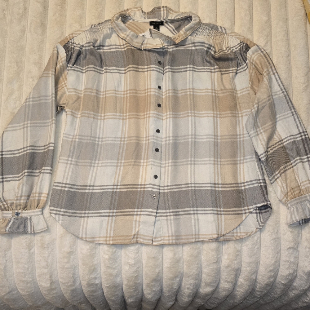NWT Ann Taylor Long Sleeve Blouse. Size is Small and the colors are gorgeous!